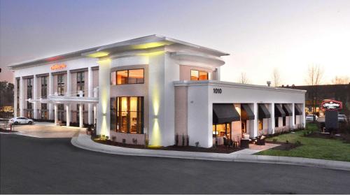 Hampton Inn Raleigh/Durham Airport - Best Hotels with Airport Shuttle Service in Raleigh, NC
