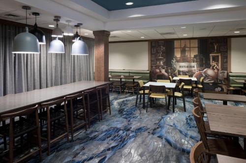 Fairfield Inn & Suites South Bend at Notre Dame - Best Hotels in South Bend, IN