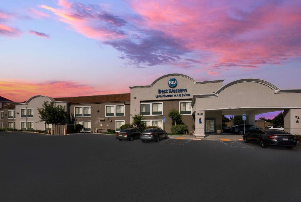 Best Western Lanai Garden Inn & Suites - Best Pool Hotels in San Jose, CA