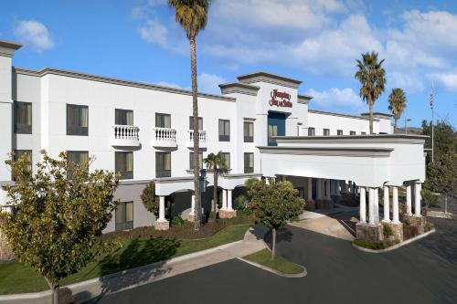 Hampton Inn & Suites Paso Robles - Best Hotels with Free Breakfast in Paso Robles, CA