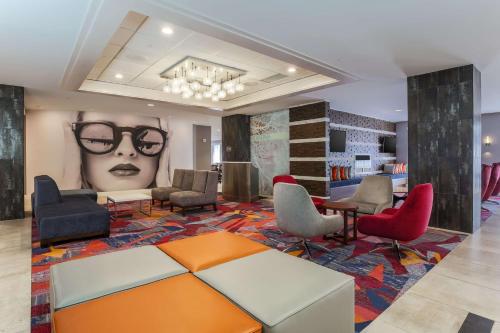 DoubleTree by Hilton Atlanta Airport - Best Pool Hotels in Atlanta, GA