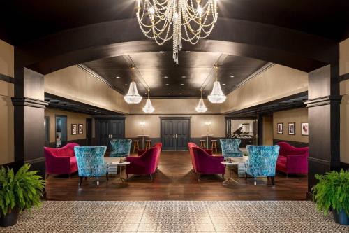 The Highlander Hotel, Ascend Hotel Collection - Best Hotels in Iowa
