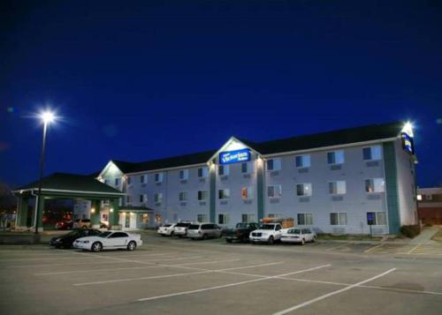 suite hotels in Lincoln