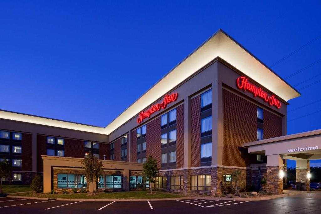 Hampton Inn Minneapolis Northwest Maple Grove - Best Pool Hotels in Minnesota