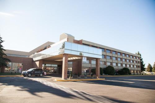 Medicine Hat Lodge, Trademark Collection by Wyndham - Best Golf Hotels in Alberta