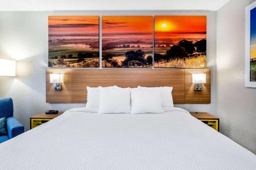 hotels with suites in Vermillion