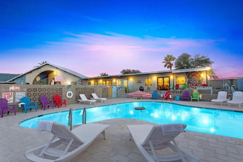 Hotel McCoy - Art, Coffee, Beer, Wine - Best Hotels in Tucson