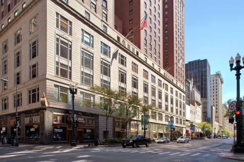 The Palmer House Hilton - Best Hotels near School of the Art Institute of Chicago, IL