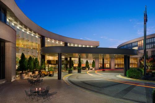 Hilton Washington Dulles Airport - Best Hotels with Airport Shuttle Service in Herndon, VA