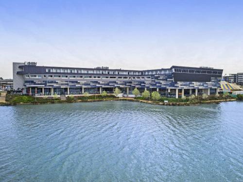 Mercure Melbourne Caroline Springs - Best Parking Hotels in Melbourne
