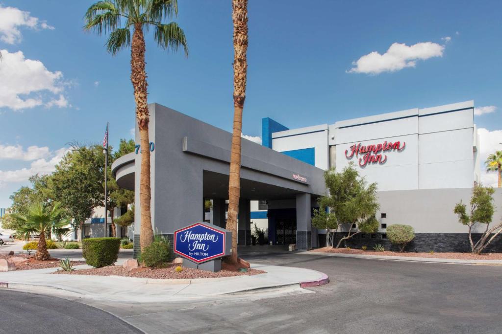 Hampton Inn Las Vegas/Summerlin - Best Hotels with Free Breakfast in Las Vegas, NV