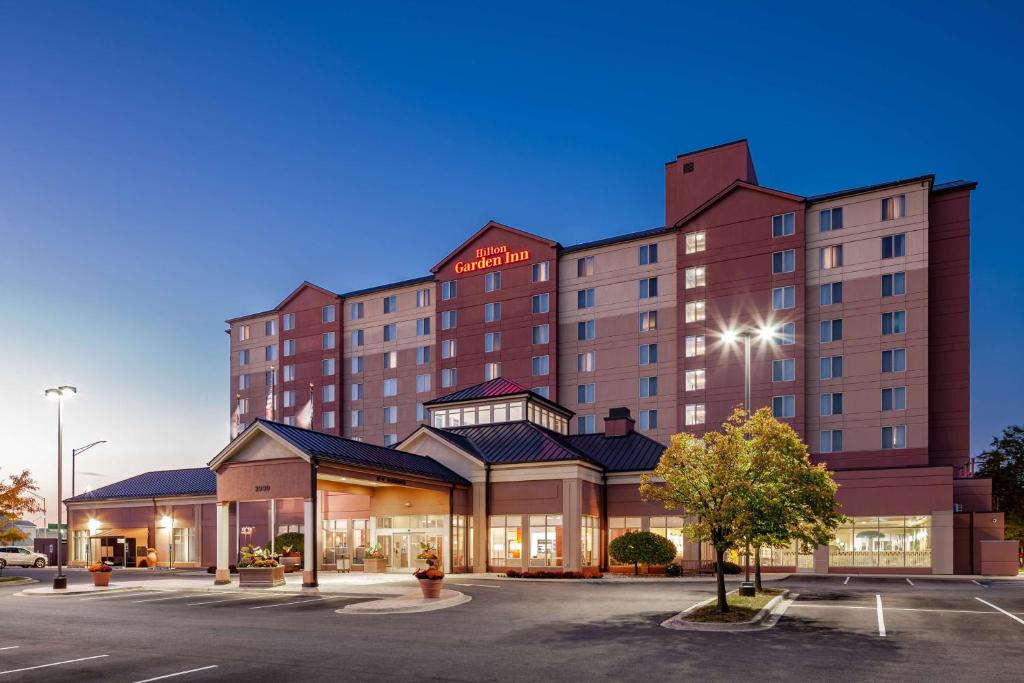 Hilton Garden Inn Chicago O'Hare Airport - Best Pool Hotels in Illinois