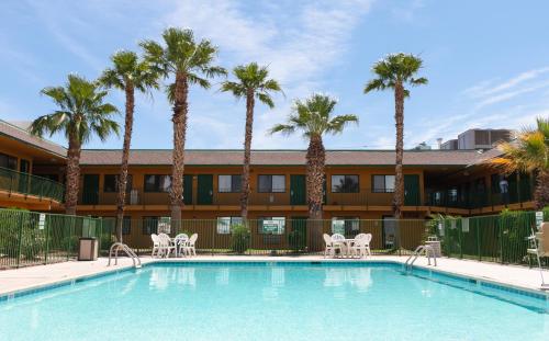 hotels with suites in Yuma