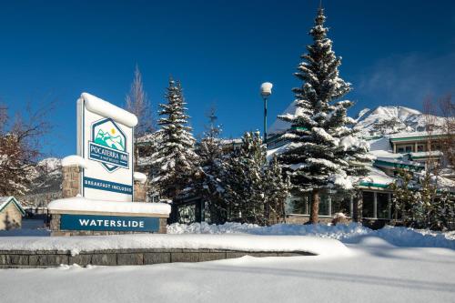 Pocaterra Inn & Waterslide - Best Pet-Friendly Hotels in Banff