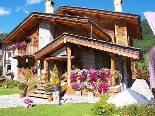 Hotel Letterario Locanda Collomb - Best Hotels in La Thuile
