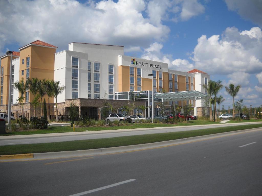 Hyatt Place Fort Myers at the Forum - Best Hotels with Free Breakfast in Fort Myers, FL