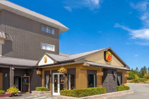 Super 8 by Wyndham Duncan - Best Hotels with Free Breakfast in Victoria & Vancouver Island