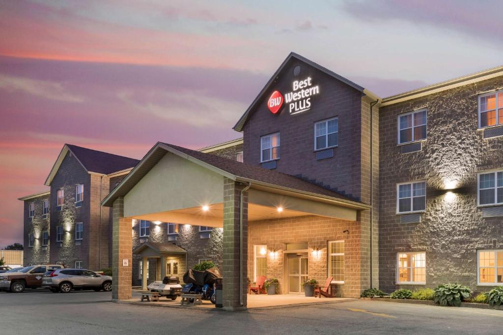Best Western Plus Liverpool Hotel & Conference Centre - Best Hotels with Free Breakfast in Canada