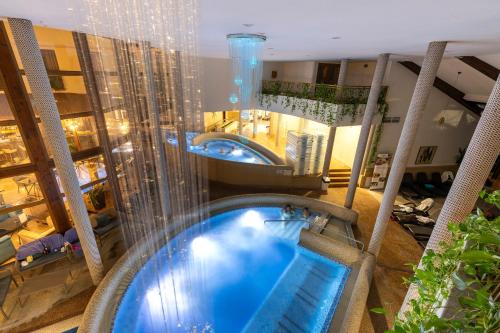 Colosseum Hotel - Best Parking Hotels in Hungary