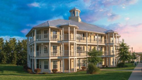 Holiday Inn Club Vacations Holiday Hills Resort at Branson - Best Pool Hotels in Branson, MO