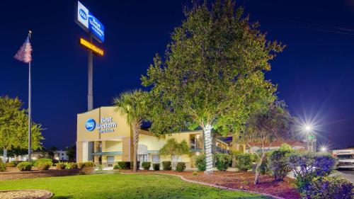 Best Western Inn & Suites of Macon - Best Parking Hotels in Macon, GA