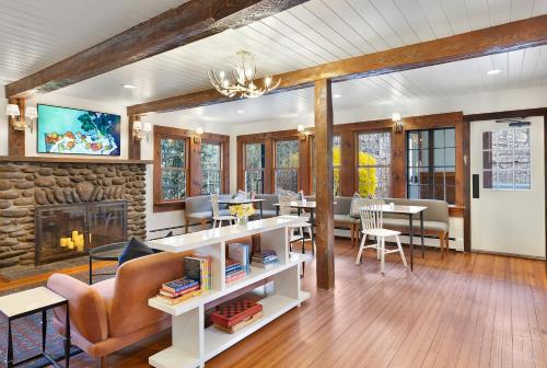 Phoenicia Lodge