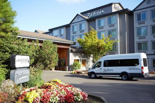 Radisson Hotel Portland Airport - Best Hotels with Airport Shuttle Service in Portland, OR