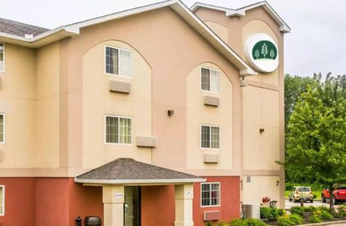 hotels with suites in Springfield
