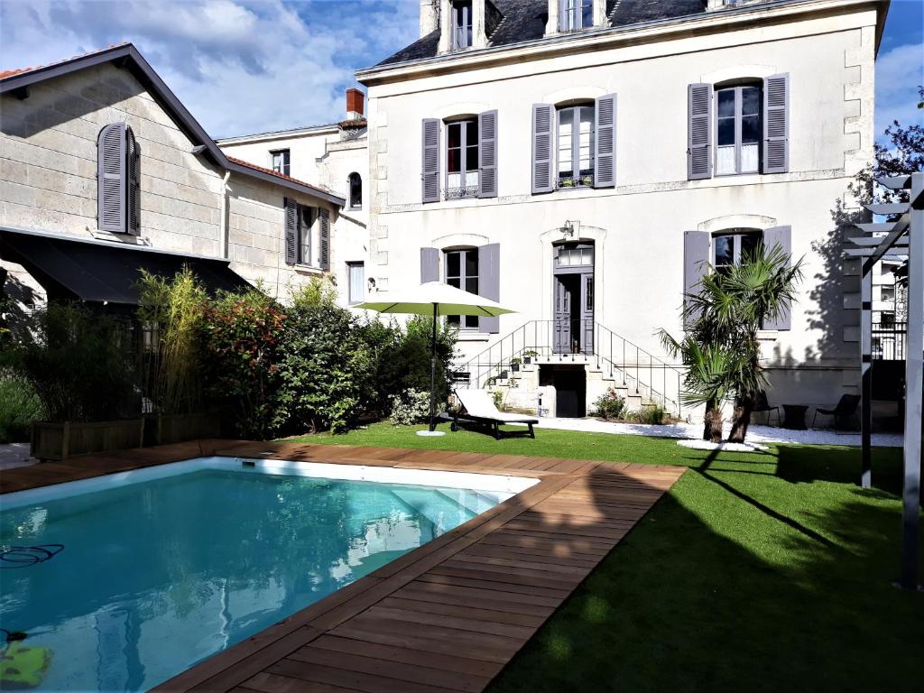 Chambres d'Hôtes Maison La Porte Rouge - Best Hotels in Niort
