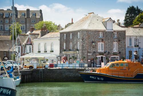 The Old Custom House - Hotels with Sea Views in Cornwall