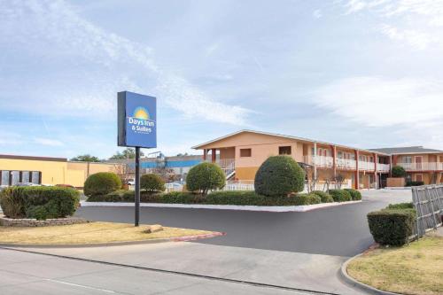 suite hotels in Arlington