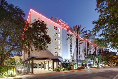 Hampton Inn Miami-Coconut Grove/Coral Gables - Best Hotels with Free Breakfast in Miami, FL