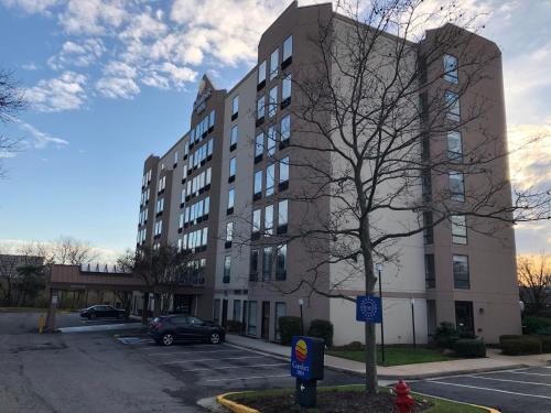hotels with suites in Arlington