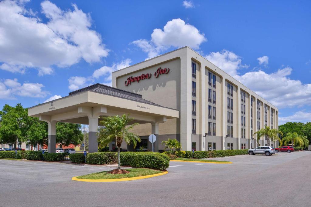 Hampton Inn Closest to Universal Orlando - Best Hotels with Free Breakfast in Orlando, FL
