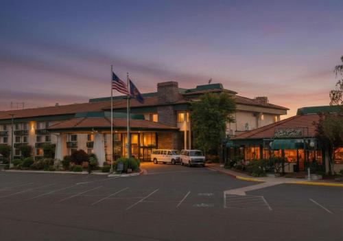 Rogue Regency Inn & Suites - Best Hotels in Medford, OR