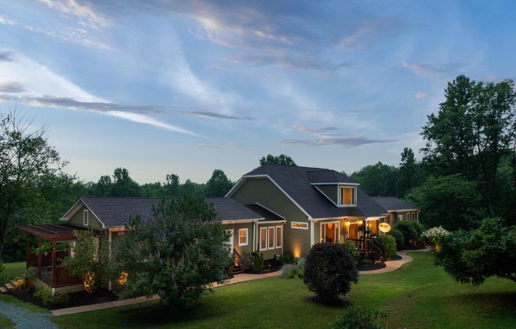 Arcady Vineyard Bed & Breakfast - Best Hotels in Charlottesville