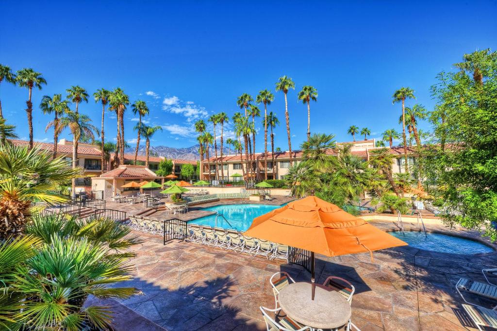 Hyatt Vacation Club at Desert Oasis - Best Golf Hotels in Palm Springs, CA