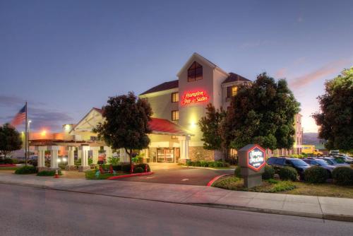 Hampton Inn & Suites San Francisco-Burlingame-Airport South - Best Hotels with Airport Shuttle Service in San Francisco, CA