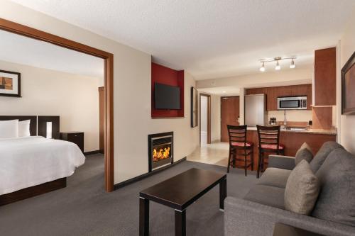 Embassy Suites by Hilton - Montreal - Best Hotels with Free Breakfast in Quebec