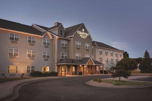 Country Inn & Suites by Radisson, Brooklyn Park - Brooklyn Center, MN - Best Radisson Hotel Group in Minnesota