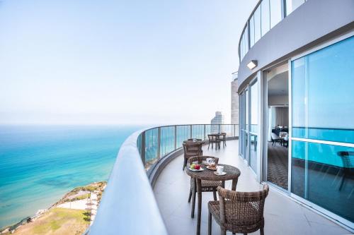 Ramada Hotel & Suites by Wyndham Netanya - Best Parking Hotels in Israel