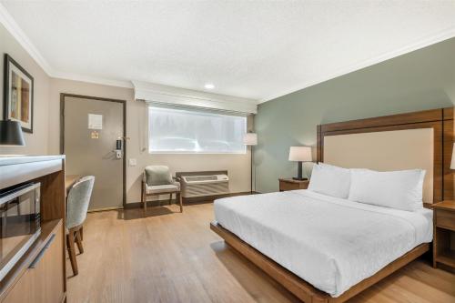 Best Western PLUS Burnaby Hotel - Best Hotels with Free Breakfast in Vancouver, Canada