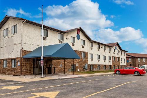 hotels with suites in Midland
