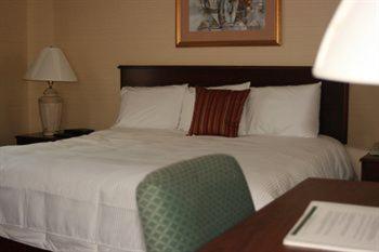 Maron Hotel & Suites