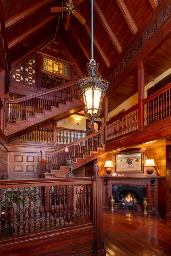 Ivy Lodge - Best Hotels with Free Breakfast in Newport, RI