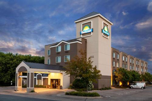 Days Inn by Wyndham Eagan Minnesota Near Mall of America - Best Hotels in Minnesota