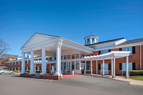 Clarion Hotel Conference Center Lexington North - Best Pet-Friendly Hotels in Lexington, KY