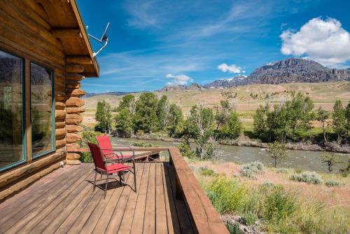 Yellowstone Cutthroat Guest Ranch - Best Hotels Near Yellowstone National Park