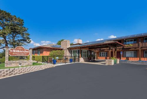 Clarion Collection Wilkie's Inn Pacific Grove - Monterey - Best Hotels with Free Breakfast in Monterey, CA