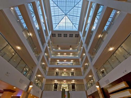 DoubleTree by Hilton Sarasota Bradenton Airport - Best Parking Hotels in Sarasota, FL